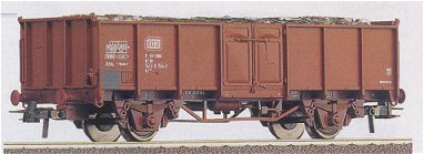 2-axle Gondola car loaded with Scrap Parts<br /><a href='images/pictures/Roco/47829.jpg' target='_blank'>Full size image</a>